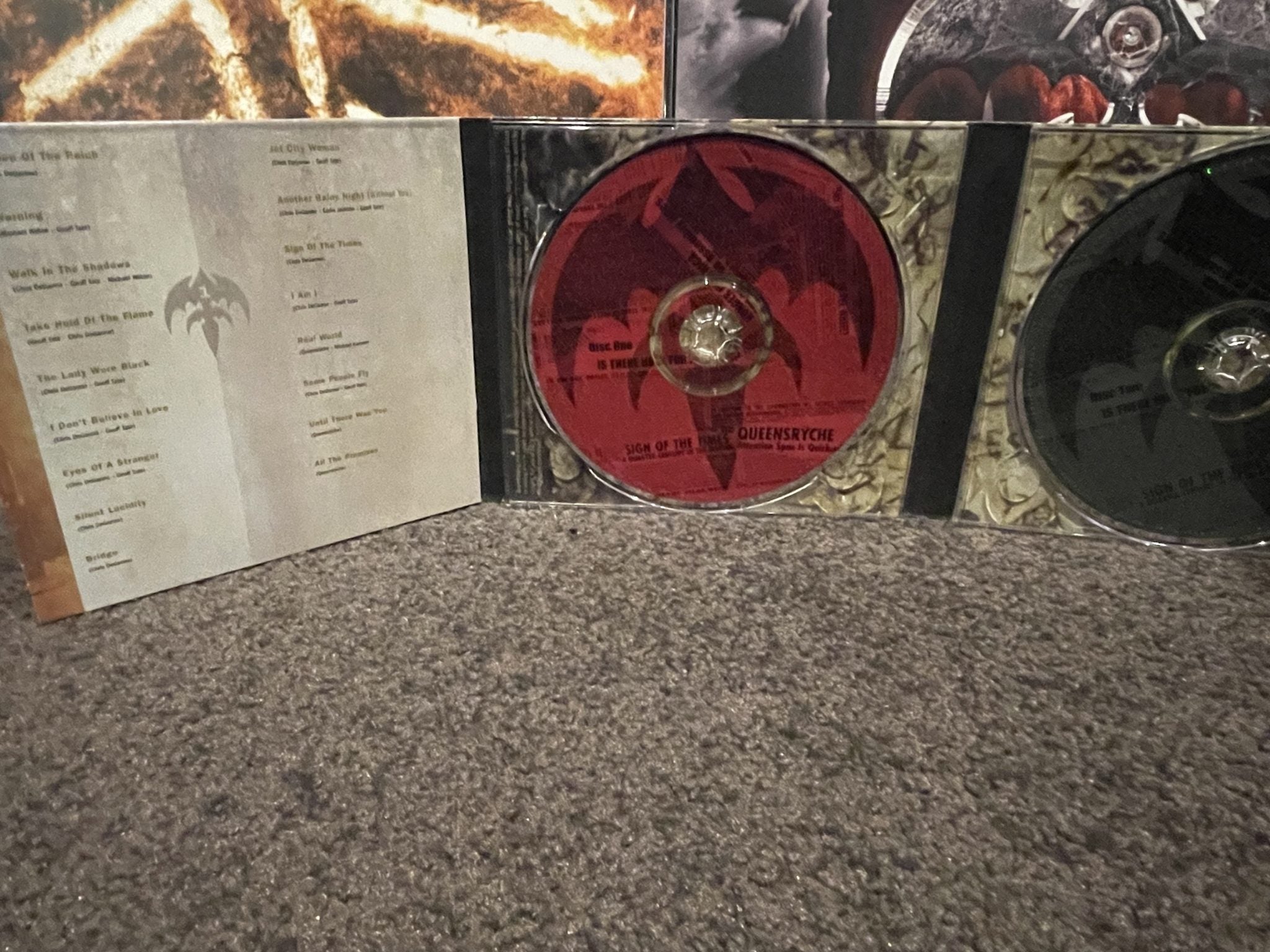 Queensryche - Sign Of The Times - The Best Of - 2 CD Deluxe Edition